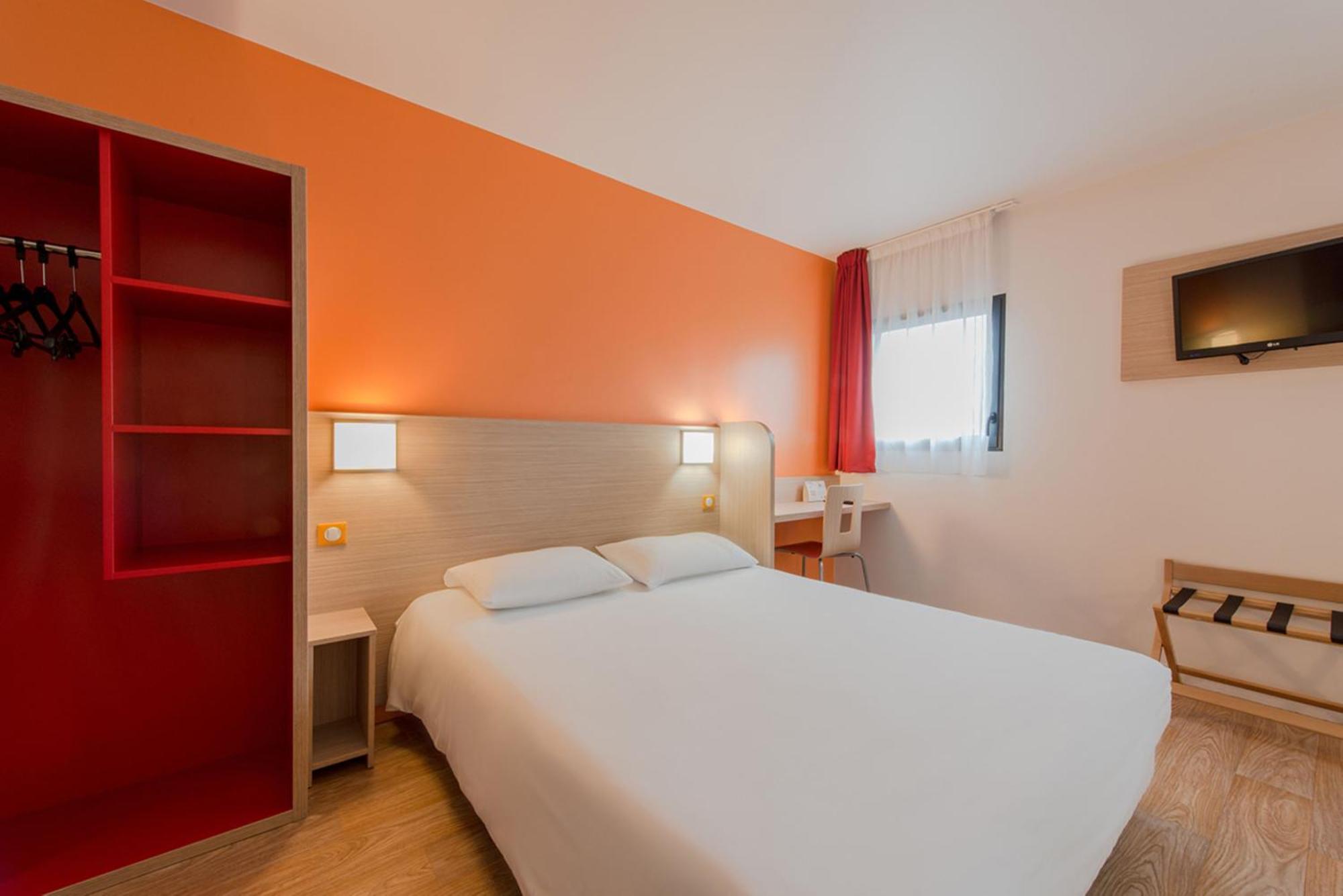 พรีเมียร์คลาส ลา รอแชล เล มีนิม Hotel ลาโรแชล ภายนอก รูปภาพ