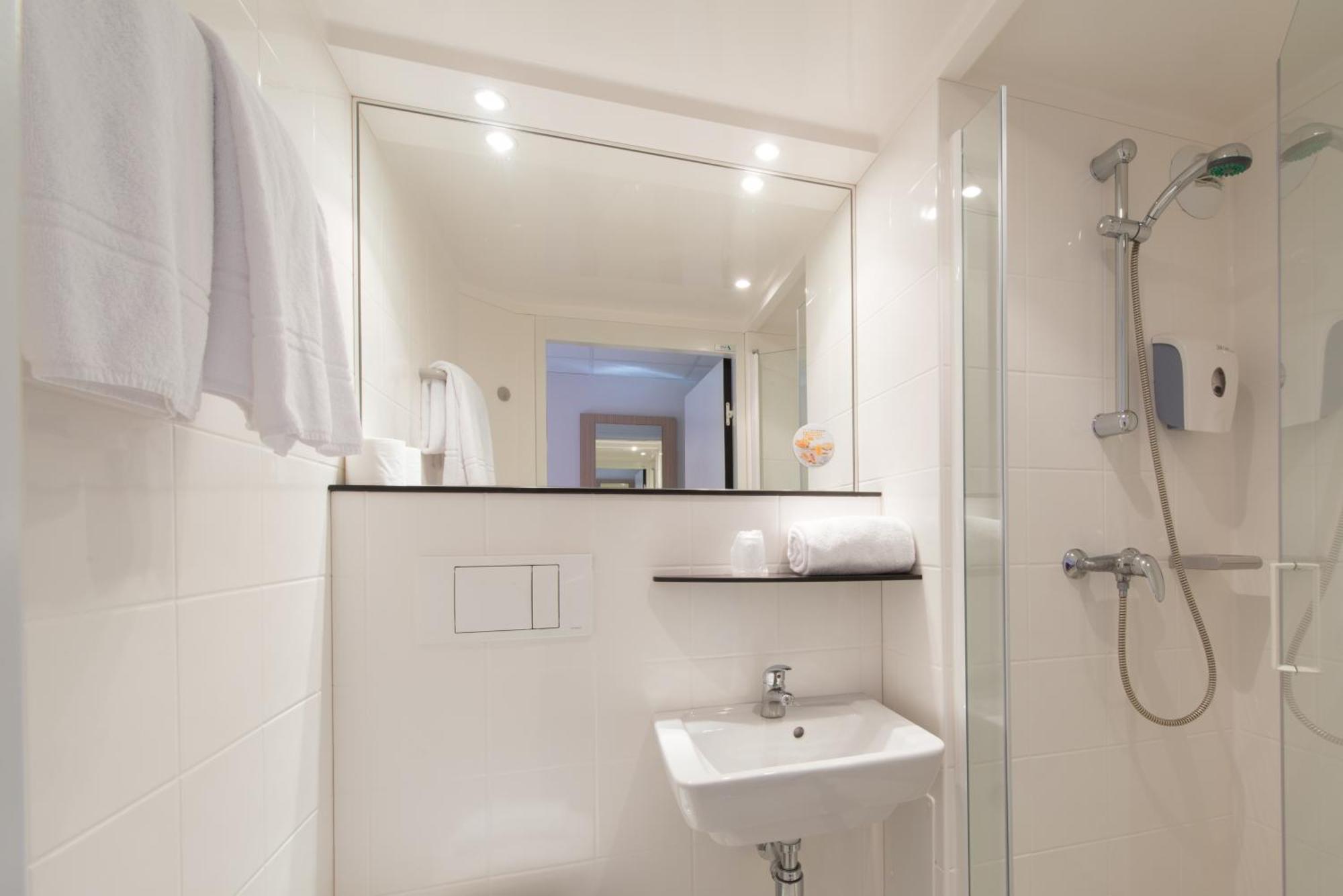 พรีเมียร์คลาส ลา รอแชล เล มีนิม Hotel ลาโรแชล ภายนอก รูปภาพ
