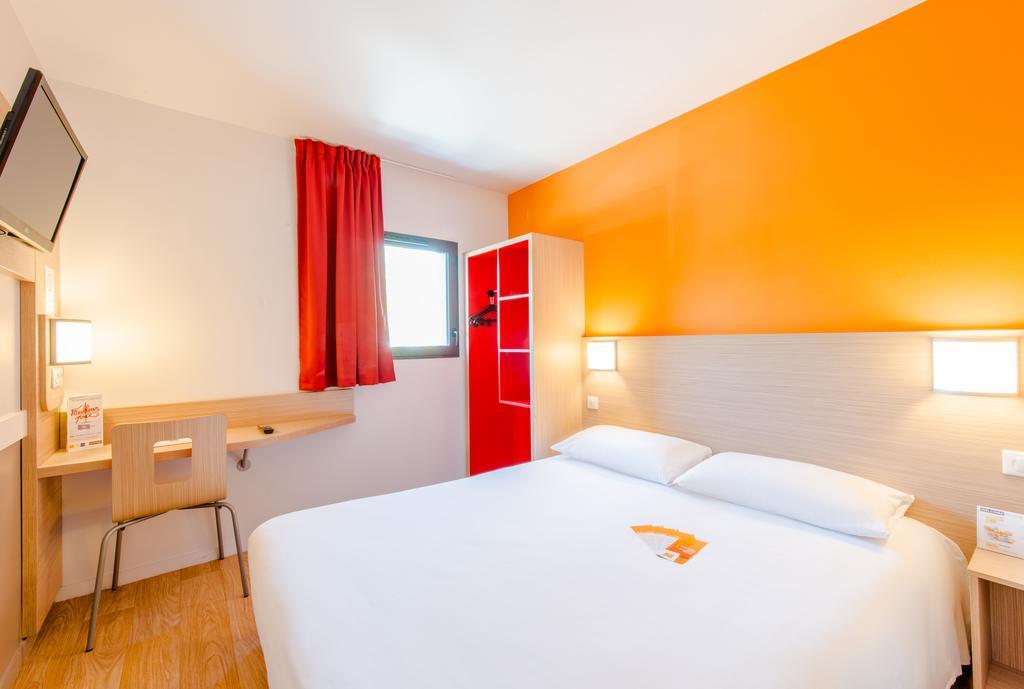 พรีเมียร์คลาส ลา รอแชล เล มีนิม Hotel ลาโรแชล ภายนอก รูปภาพ
