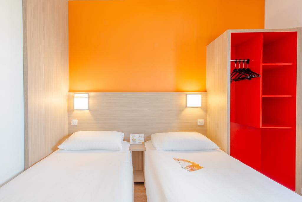 พรีเมียร์คลาส ลา รอแชล เล มีนิม Hotel ลาโรแชล ภายนอก รูปภาพ