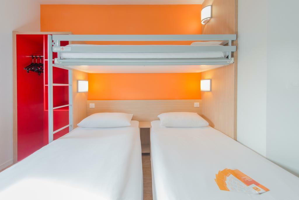 พรีเมียร์คลาส ลา รอแชล เล มีนิม Hotel ลาโรแชล ภายนอก รูปภาพ
